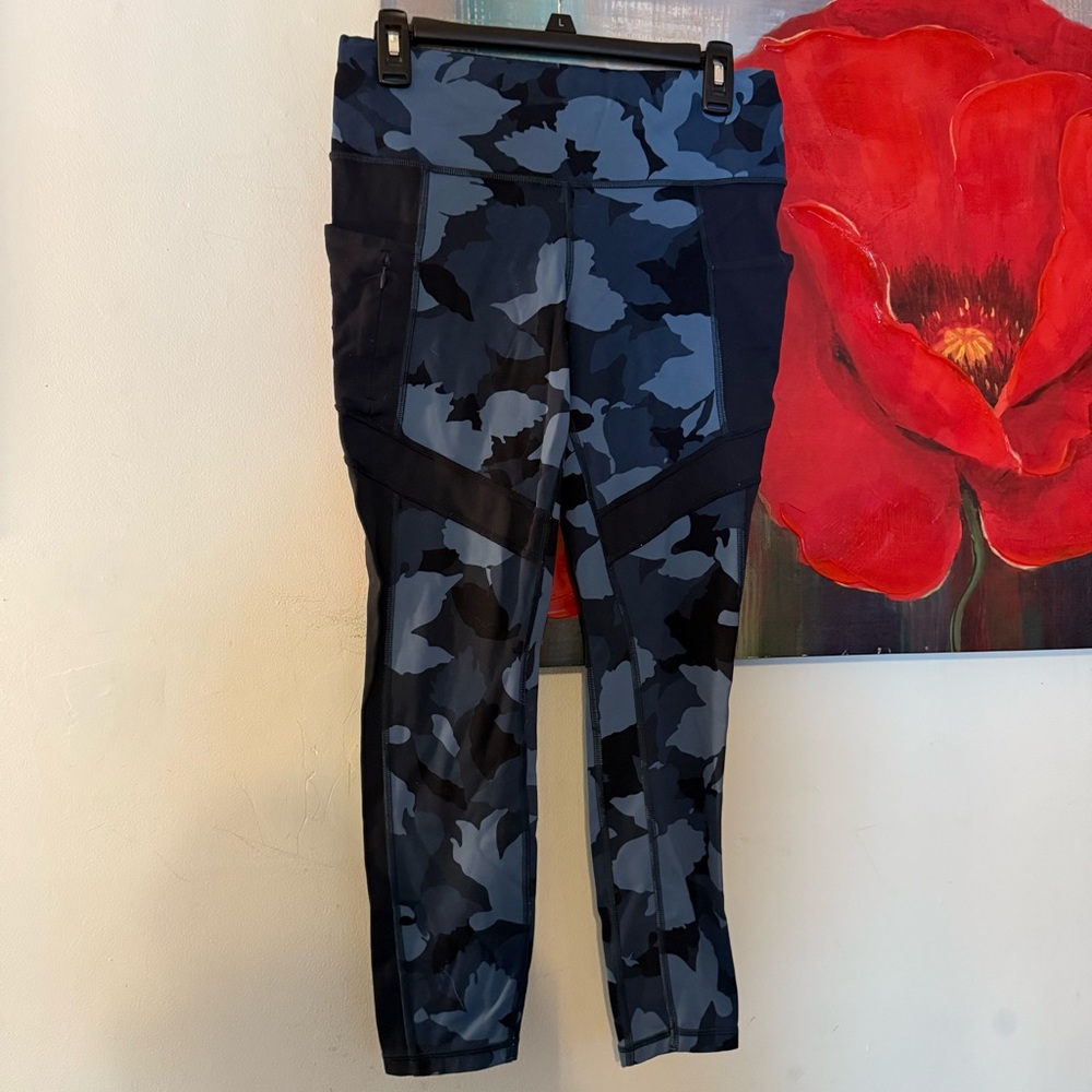 Athleta Camo Tight L Large Leggings Blue Zippered Pocket Pants